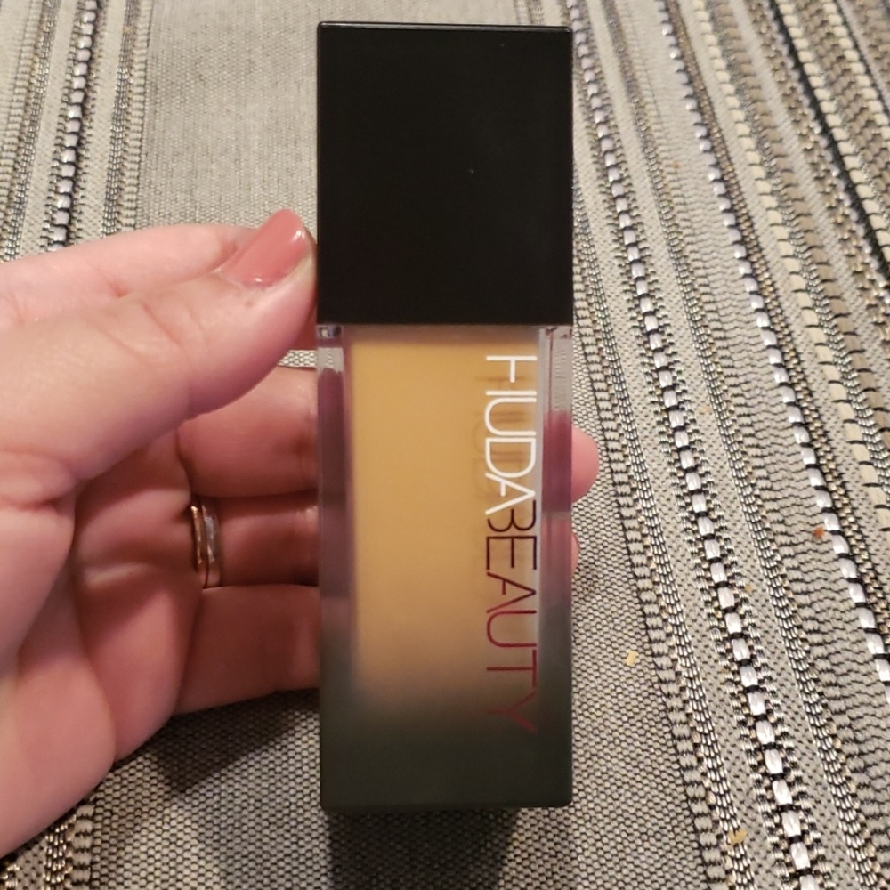 Huda Beauty Faux Filter High Coverage Foundation